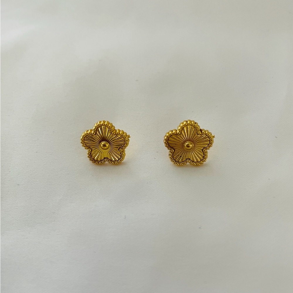 Elegant Gold Flower Stud Earrings